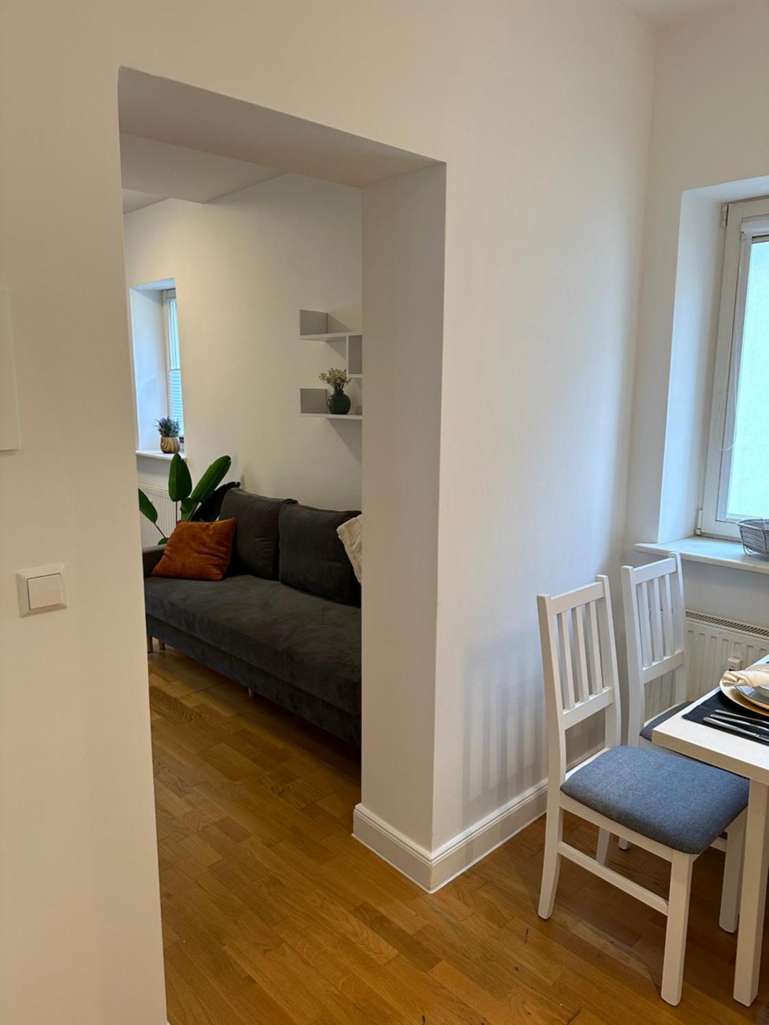 Bella Casa - Business&Family, 100M Zum Konzerteingang Schloss, Parkplatz, Smarttv, Netflix, Waschmaschine, 24H Checkin, 36Qm, Ap 12 Ludwigsburg Exterior photo