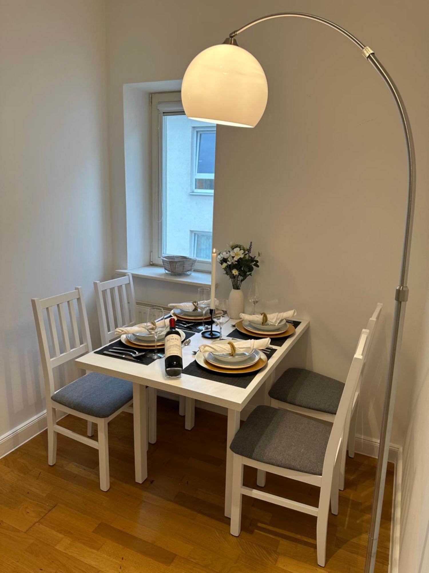 Bella Casa - Business&Family, 100M Zum Konzerteingang Schloss, Parkplatz, Smarttv, Netflix, Waschmaschine, 24H Checkin, 36Qm, Ap 12 Ludwigsburg Exterior photo