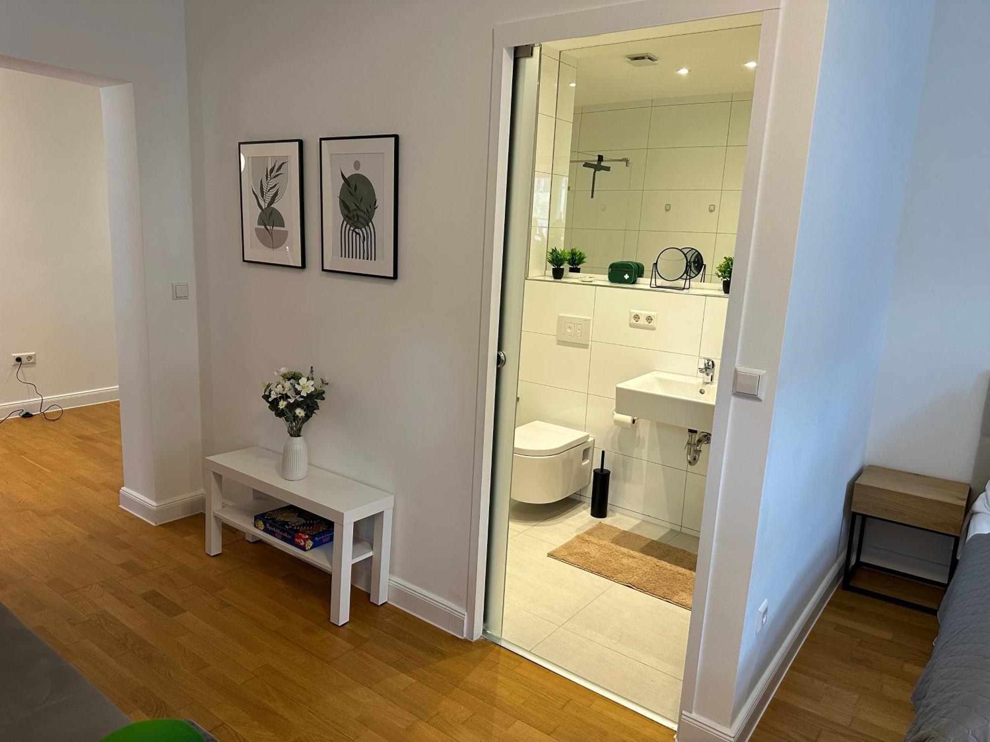 Bella Casa - Business&Family, 100M Zum Konzerteingang Schloss, Parkplatz, Smarttv, Netflix, Waschmaschine, 24H Checkin, 36Qm, Ap 12 Ludwigsburg Exterior photo