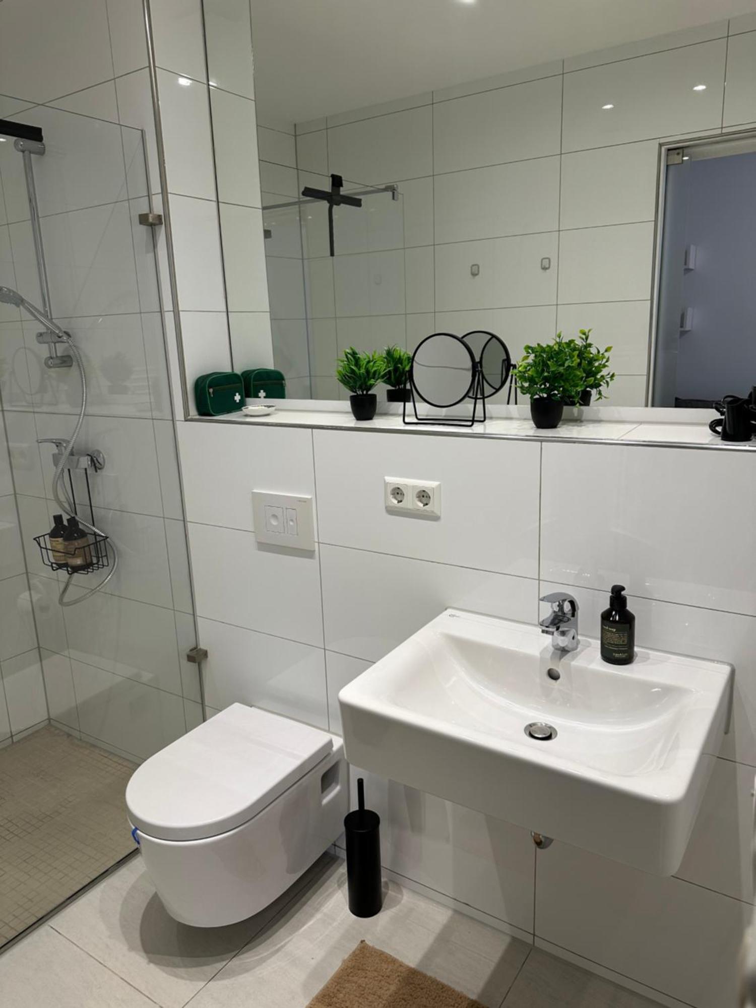 Bella Casa - Business&Family, 100M Zum Konzerteingang Schloss, Parkplatz, Smarttv, Netflix, Waschmaschine, 24H Checkin, 36Qm, Ap 12 Ludwigsburg Exterior photo