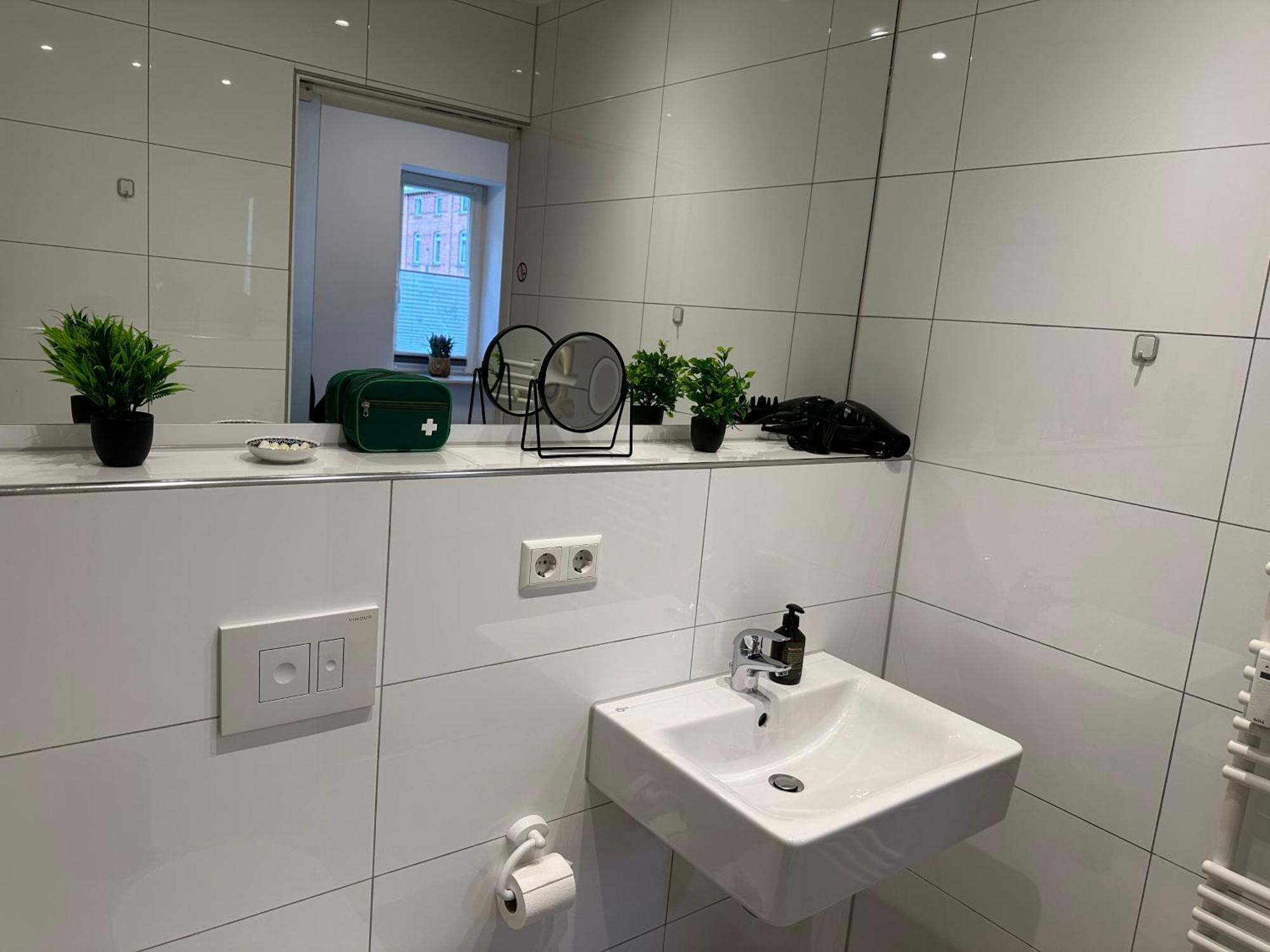 Bella Casa - Business&Family, 100M Zum Konzerteingang Schloss, Parkplatz, Smarttv, Netflix, Waschmaschine, 24H Checkin, 36Qm, Ap 12 Ludwigsburg Exterior photo