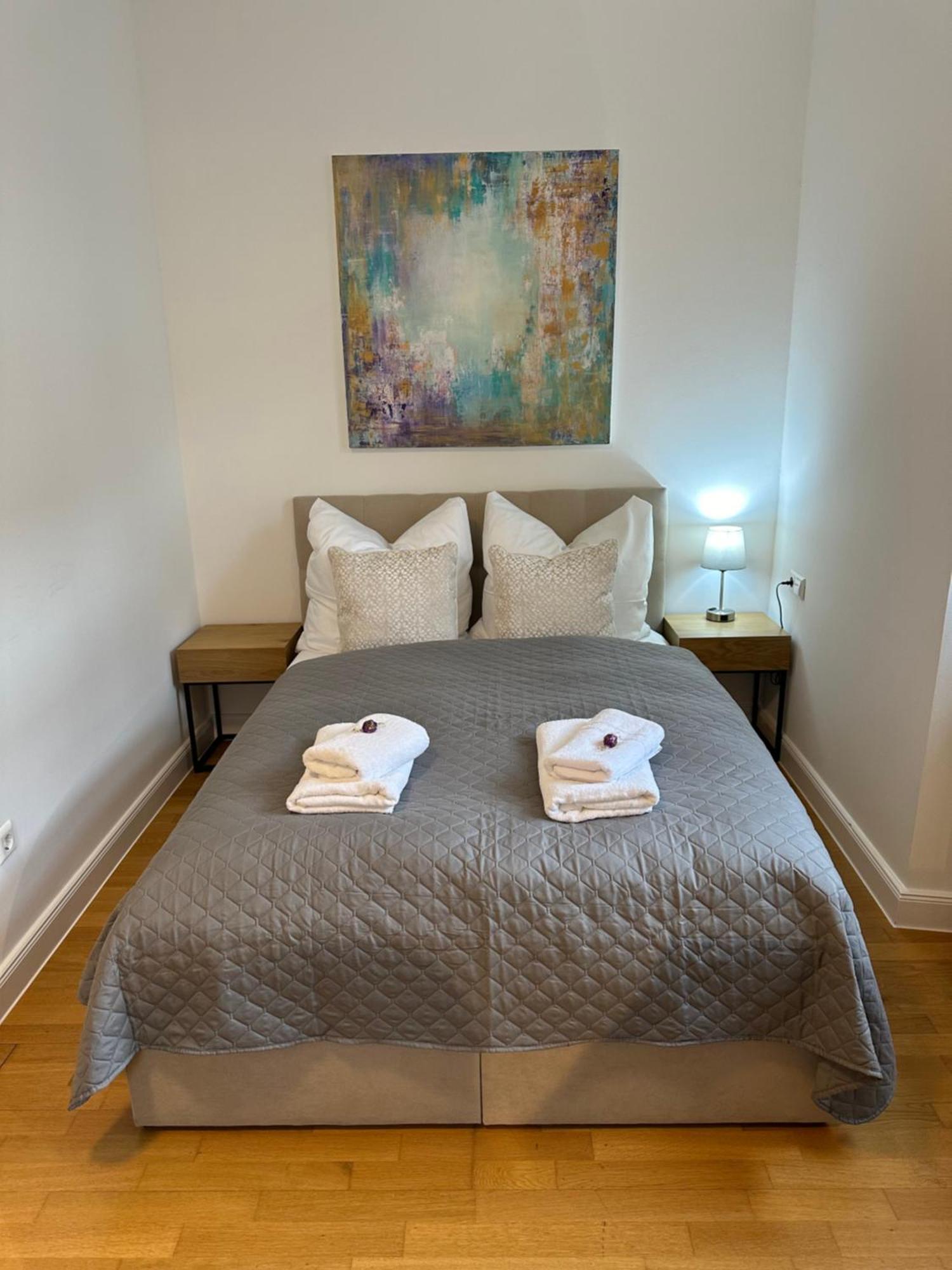 Bella Casa - Business&Family, 100M Zum Konzerteingang Schloss, Parkplatz, Smarttv, Netflix, Waschmaschine, 24H Checkin, 36Qm, Ap 12 Ludwigsburg Exterior photo